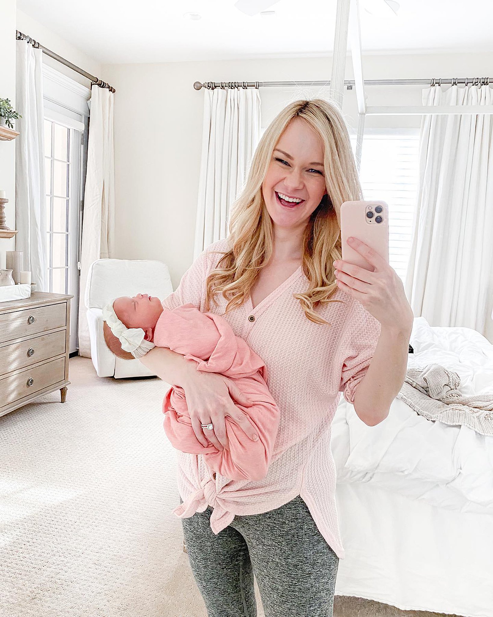 5 Comfy and Nursing-friendly Postpartum Outfits - Easy Fashion for Moms